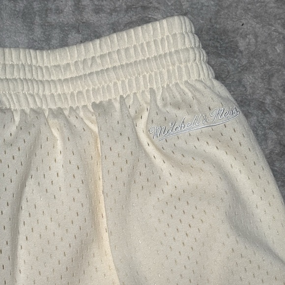 Mens Mitchell and Ness Diamond basketball shorts - Picture 4 of 5